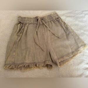 Zenana Casual Frayed Hem Women's Shorts in Taupe
